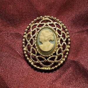 Sarah Coventry Gold and Cream Cameo Brooch